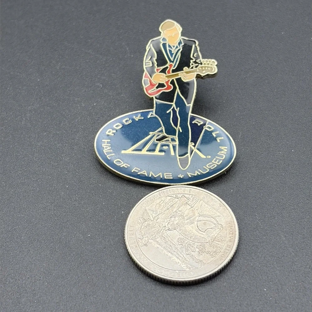 Rock And Roll‎ Hall Of Fame & Museum Cleveland Ohio Lapel Hat Pin